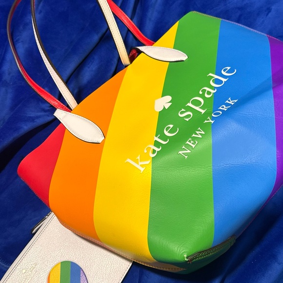 Kate Spade SS22 rainbow ๐ Tote with change purse - Picture 8 of 10